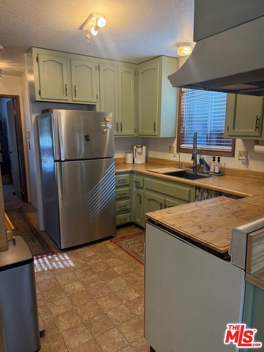 Building Photo - 42810 Willow Ave