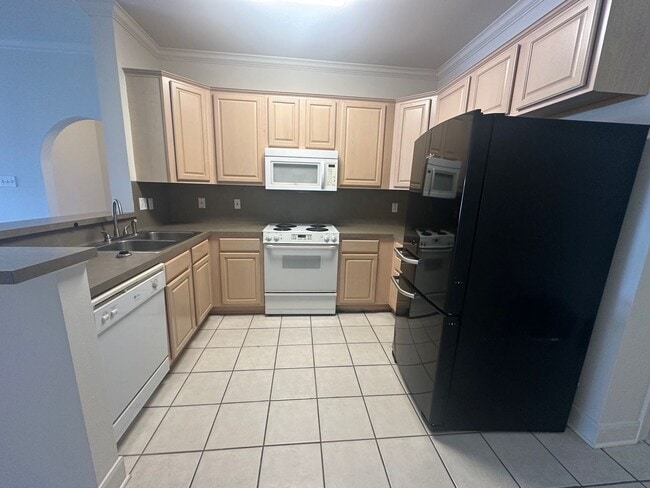 Building Photo - 12386 River Highlands Dr