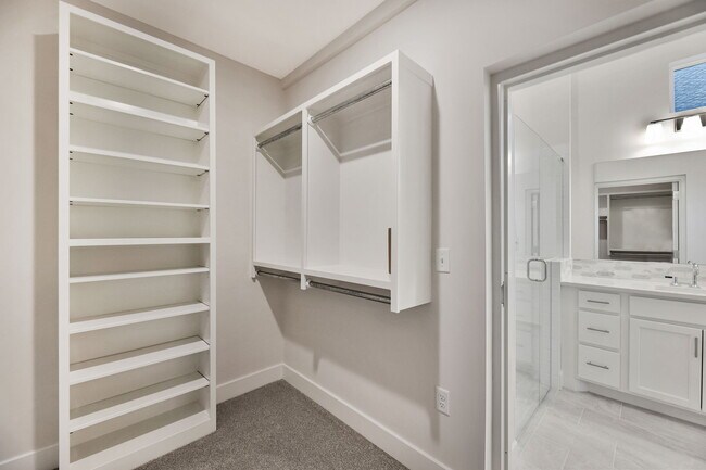 Building Photo - 832 N Speyside Cir