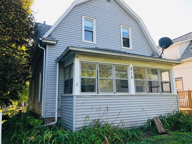 Building Photo - 2-Bed House in Waterloo