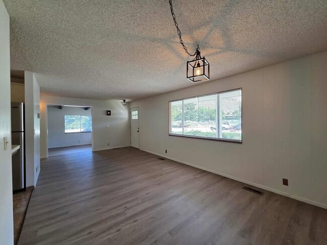 Building Photo - HUGE Number 2 Canyon ~ ~ 4 bedroom, 3 bath...