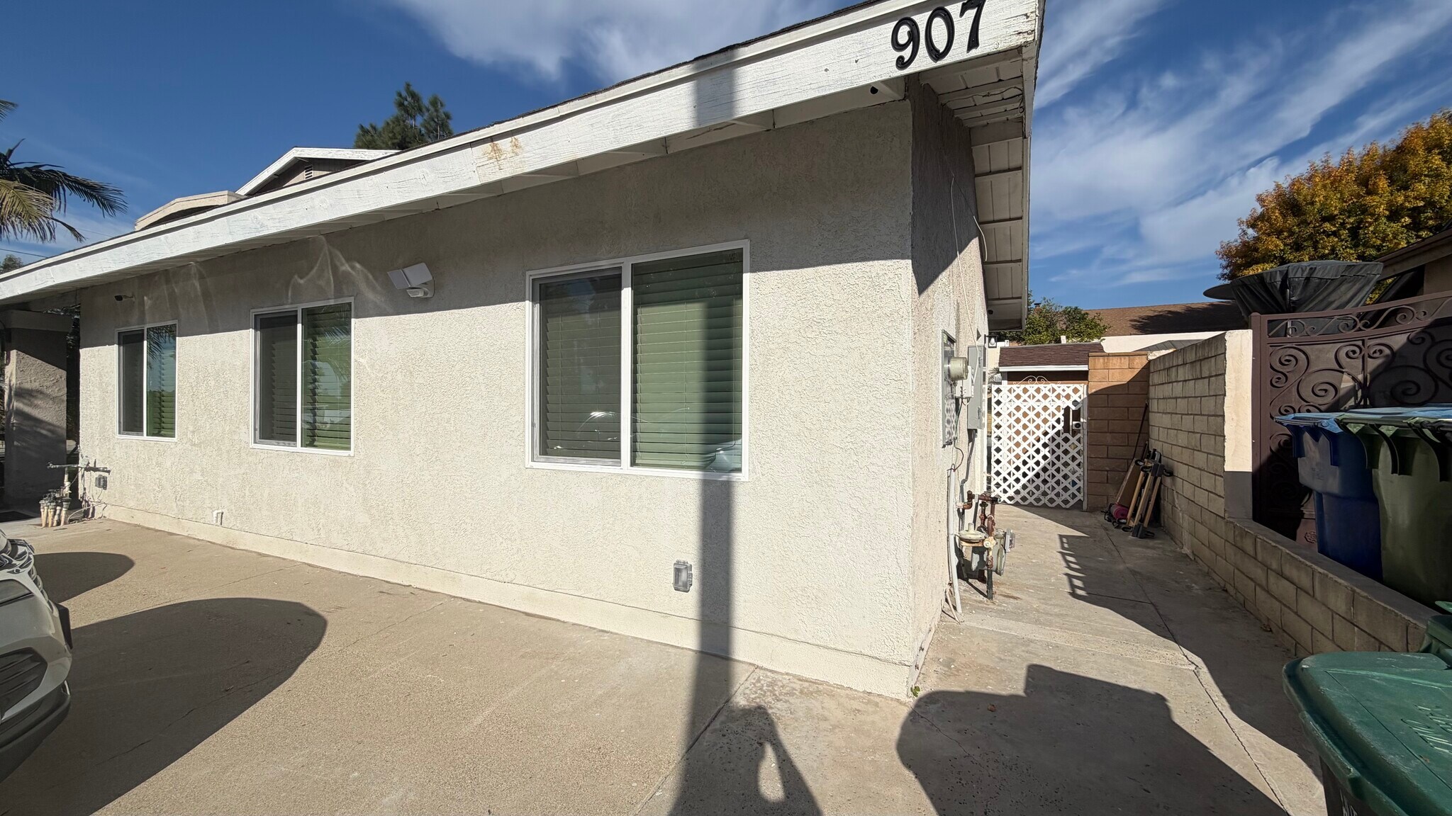 Building Photo - 907 Herbine St