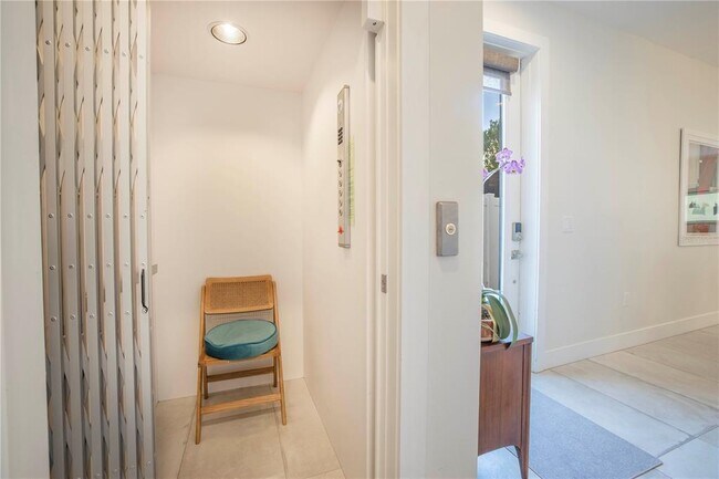 Building Photo - 536 4th Ave S