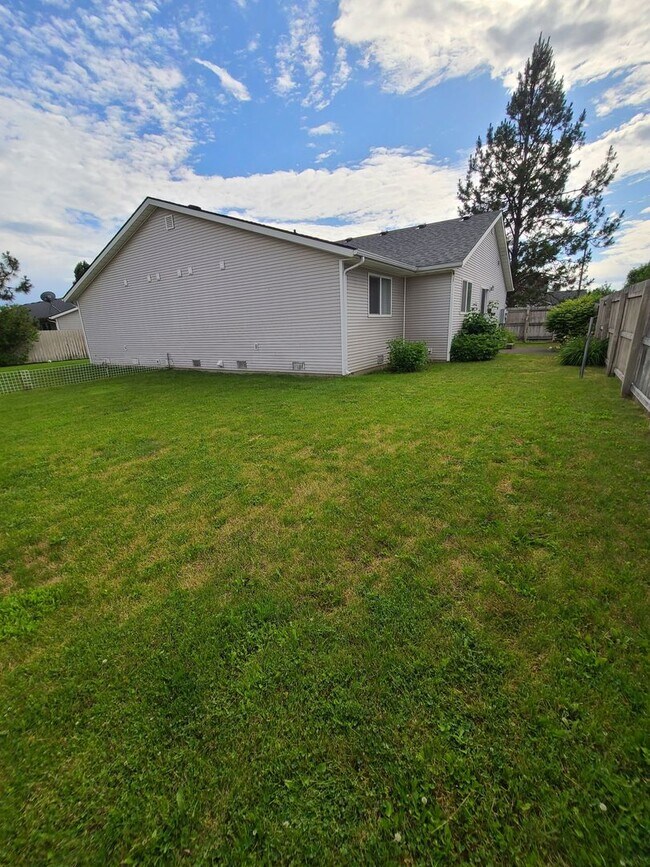 Building Photo - 4188 N Player Dr