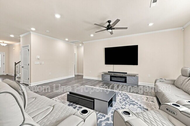 Building Photo - 2230 Bethpage Dr