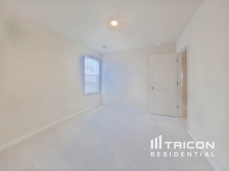 Building Photo - 3093 Whispering Willows Ct