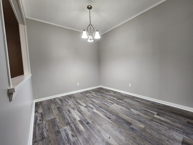 Building Photo - 612 Lindenhurst Dr