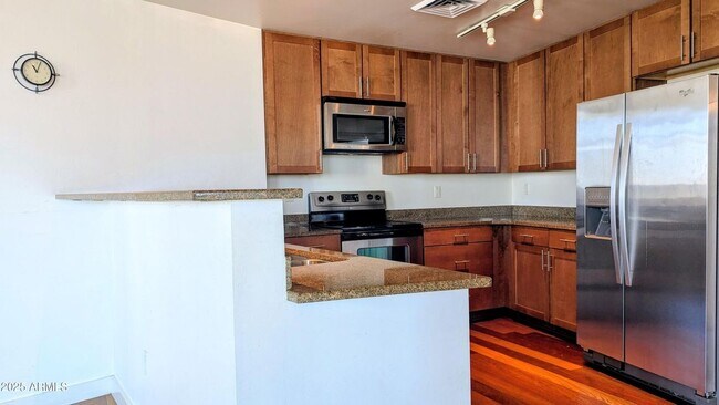 Building Photo - 310 S 4th St