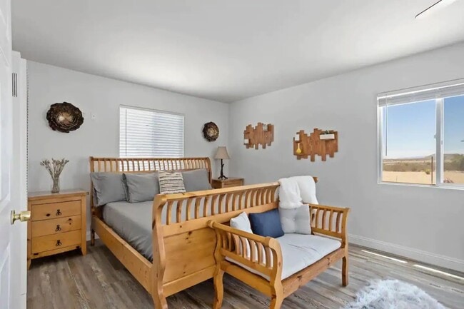 Building Photo - Fully Furnished, Secluded & Private