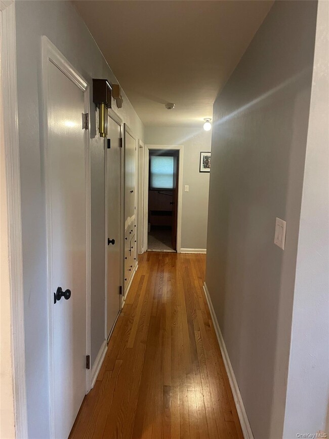 Building Photo - 291 N Little Tor Rd