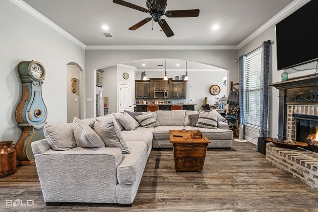 Building Photo - MOVE IN SPECIAL HALF OFF FIRST MONTHS RENT