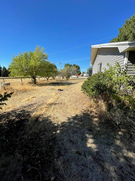 Building Photo - 3892 E 200 Rd N