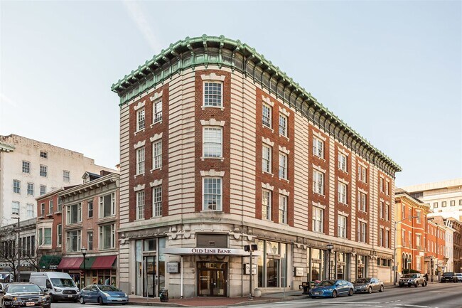 Building Photo - 344 N Charles St