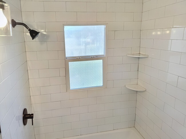 Building Photo - 3221 NE 16th St