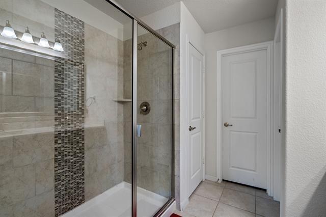 Building Photo - 1215 Cres View Dr