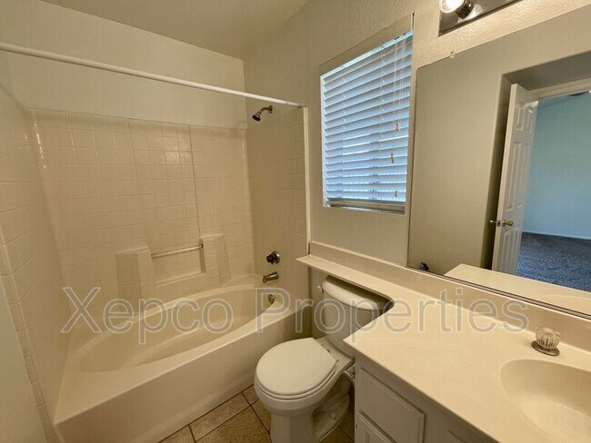 Building Photo - 79225 Laurie Ct