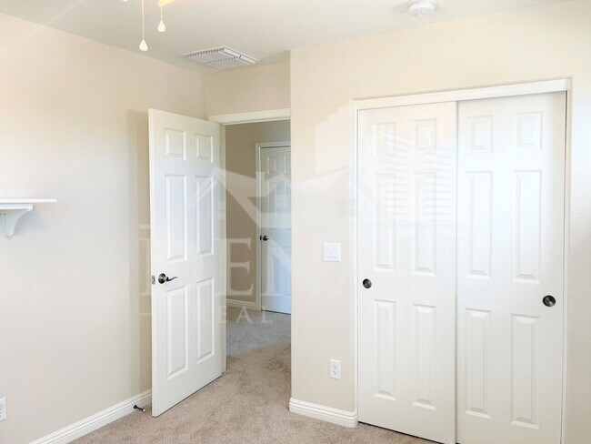 Building Photo - 7826 S Peppertree Dr