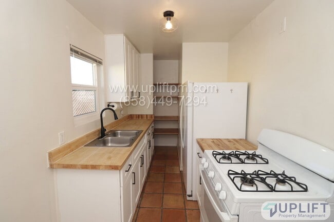 Building Photo - 721 D St