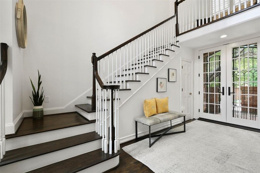 Building Photo - 3514 N Fitzhugh Ave