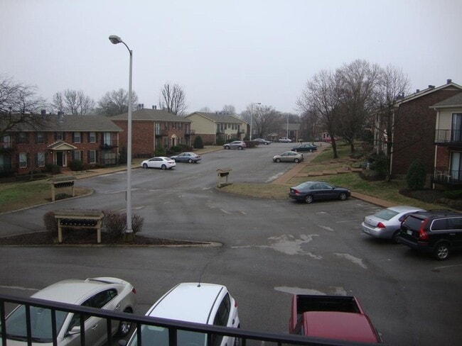 Building Photo - Townhome near I-65/Nashville