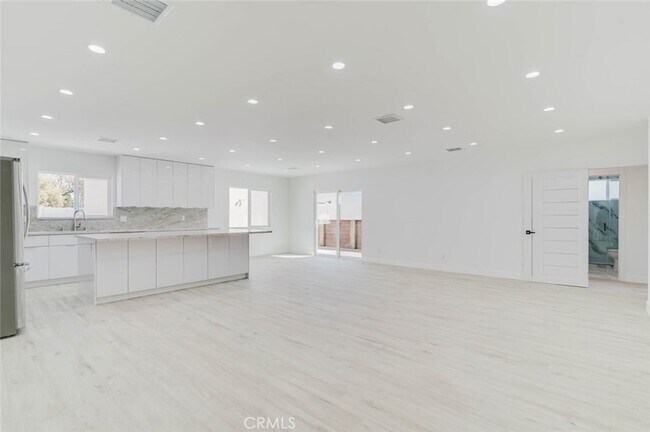 Building Photo - 8310 Canterbury Ave