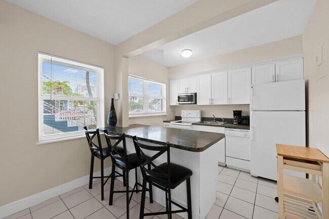 Building Photo - 741 Bayshore Dr