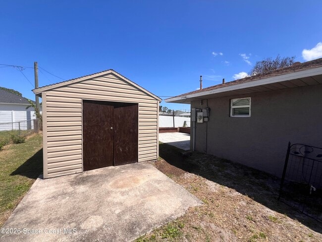 Building Photo - 741 Frisco St SE