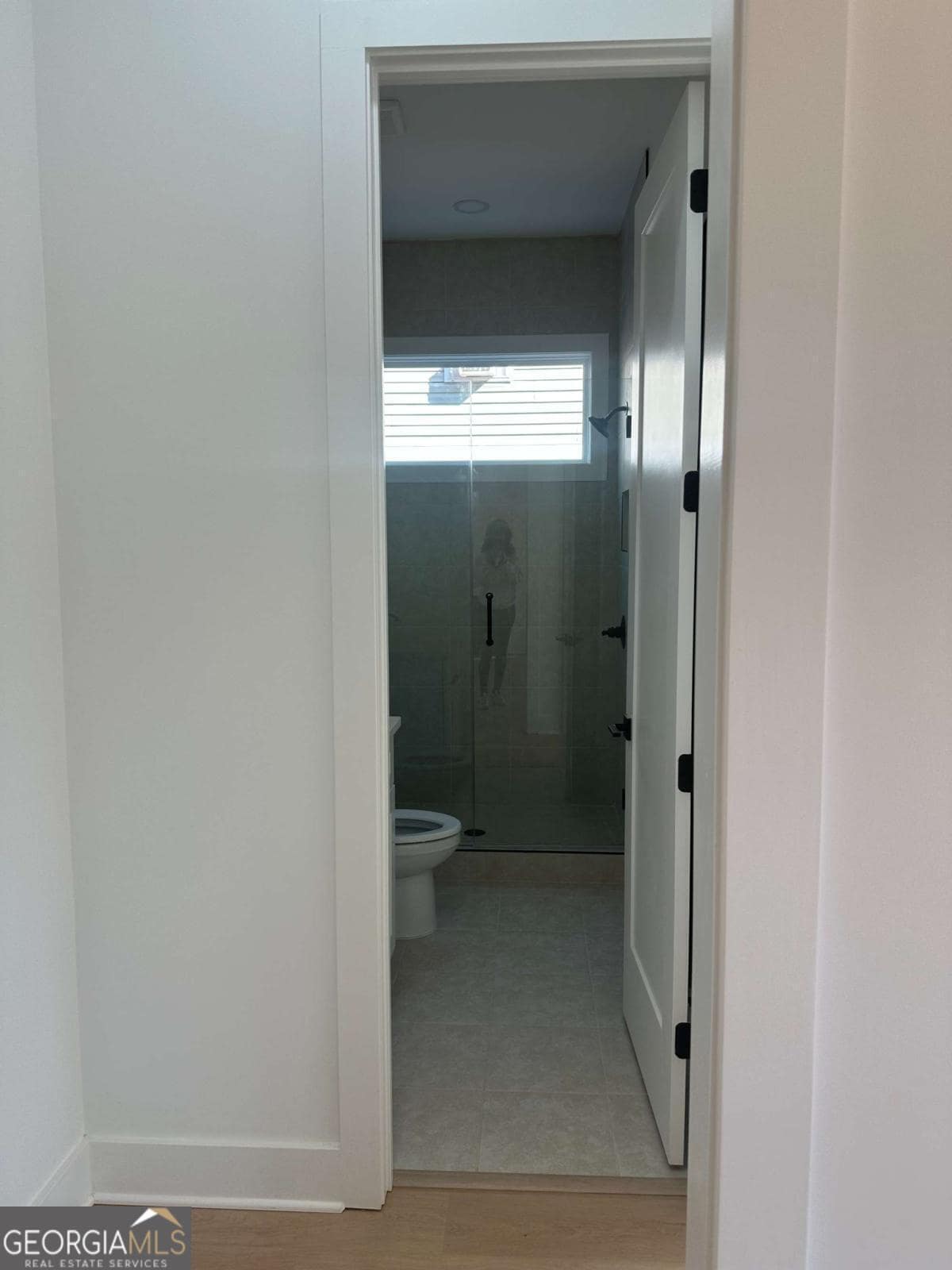 Building Photo - Room in Duplex on Plaza Ave SW