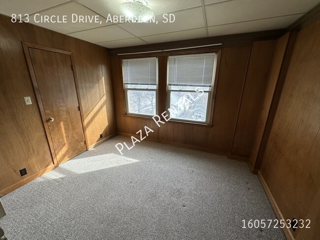 Building Photo - 19 7th Ave SE