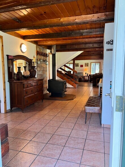 Building Photo - 260 Rustic Ln