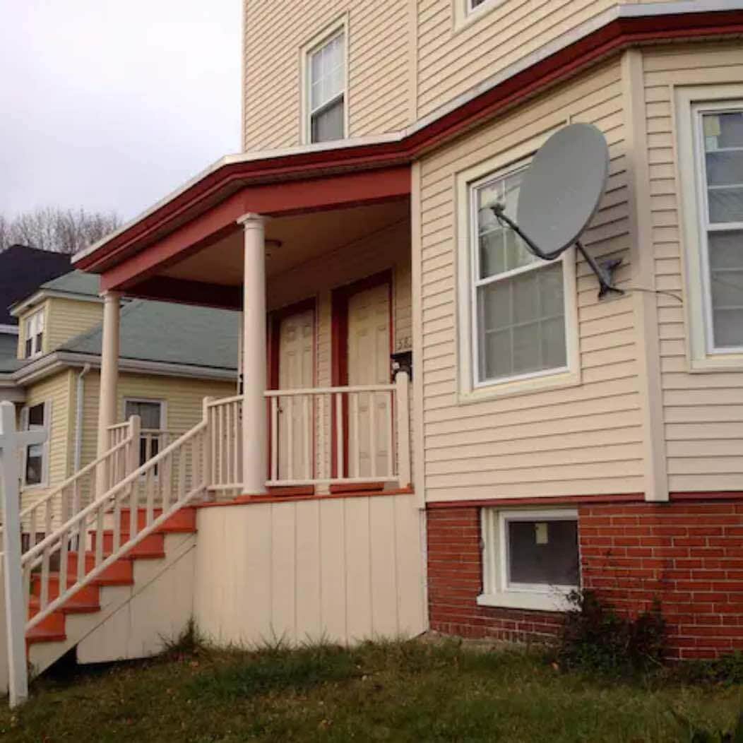 Exterior - 583 Washington Ave