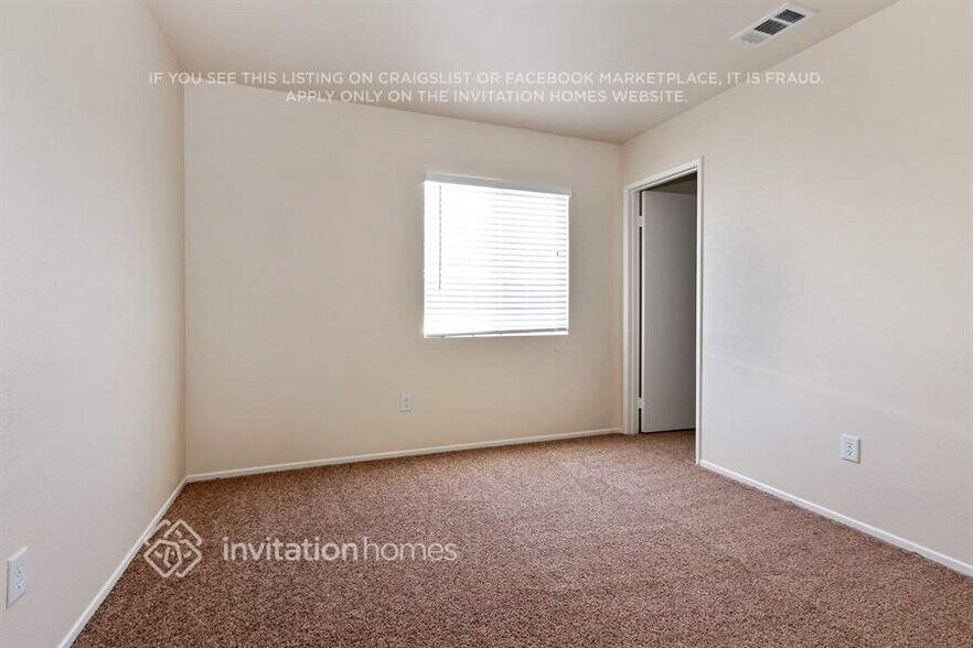Building Photo - 2533 Carolyn Dr