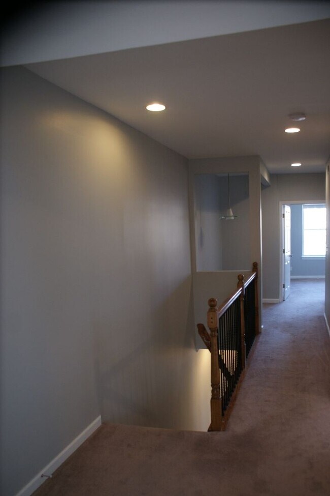 Building Photo - 4158 W Pine Blvd