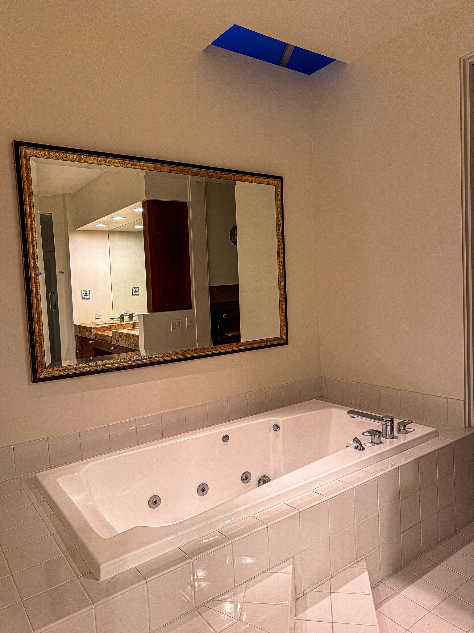 Building Photo - 3505 Ocean Front Walk