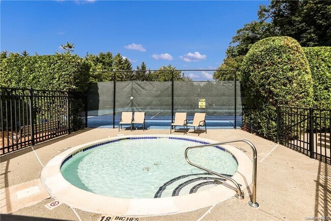 Building Photo - 611 Pondside Dr