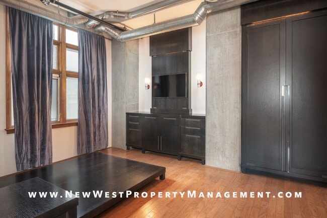 Building Photo - Modern East Village Loft at M2i, Small Pet OK! Available Now!