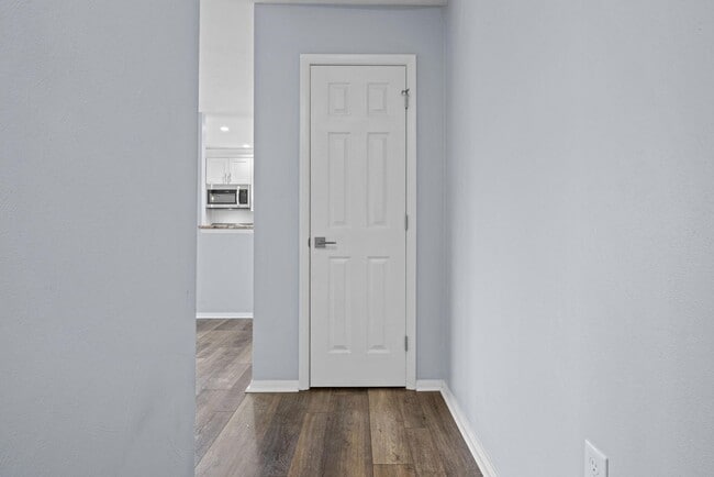 Building Photo - Updated & Stylish Condo in the Heart of Virginia Beach