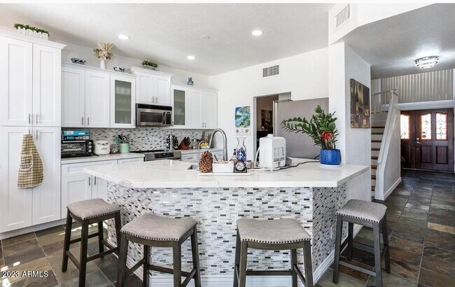 Building Photo - 11015 W Laurelwood Ln