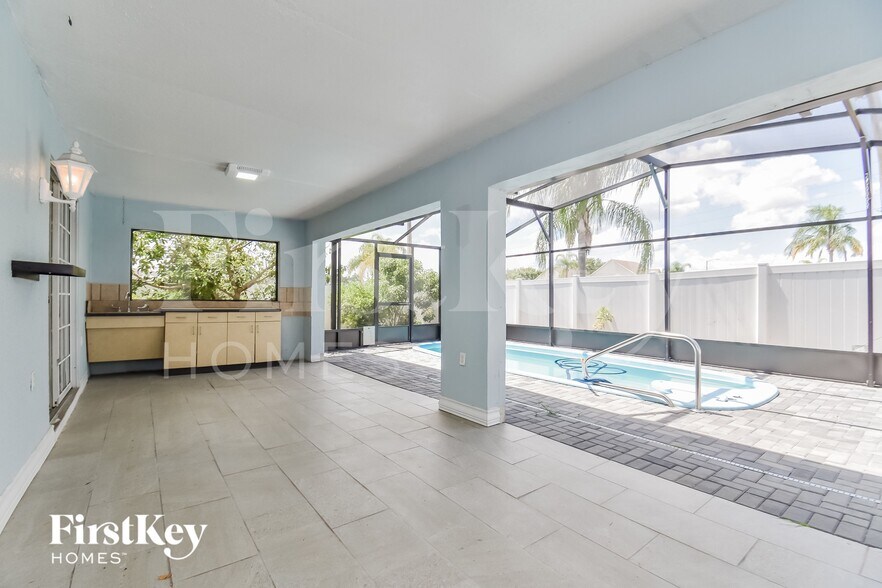 Building Photo - 458 Rona Ln