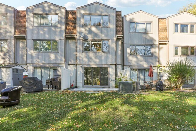 Building Photo - 6 Pheasant Walk