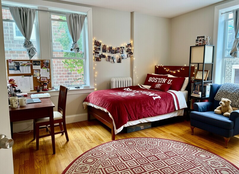 Building Photo - 68 Egmont St