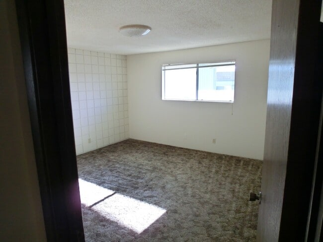 Building Photo - Great centrally located apartment!