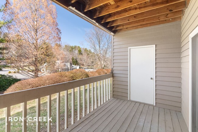 Building Photo - Newly Remodeled 2-Bed Condo in Asheville