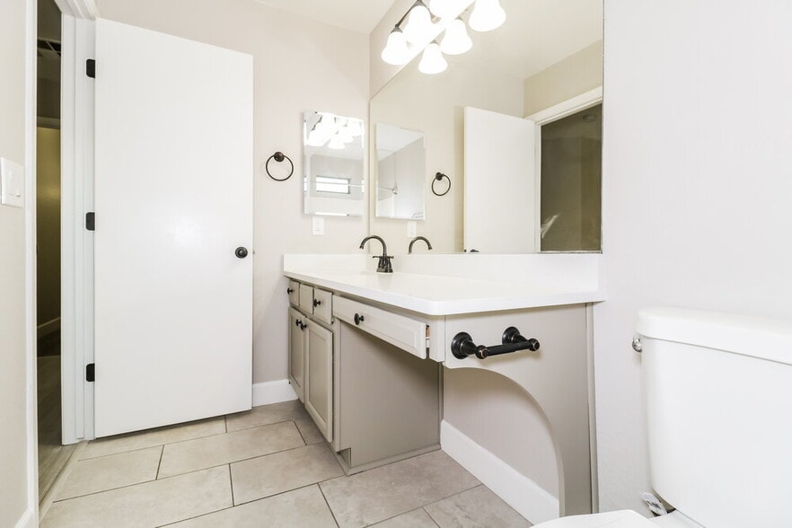 Building Photo - 1388 S 159th Ave