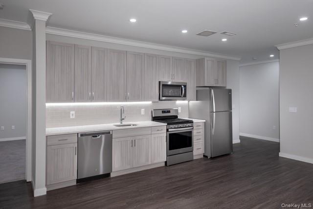 Building Photo - 119 Searing Ave