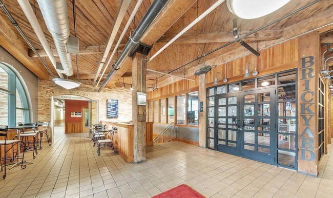 Building Photo - 940 Monroe Ave NW