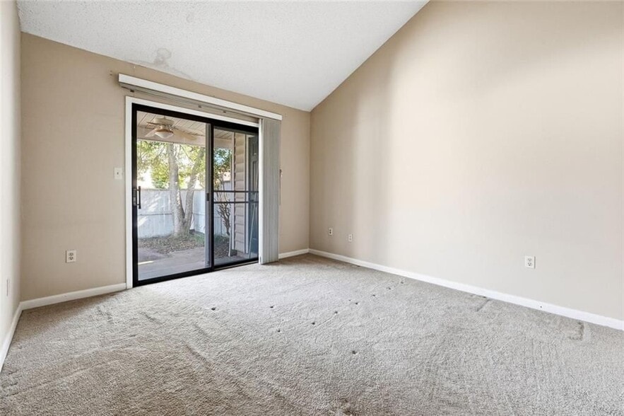 Building Photo - 813 Serramonte Dr