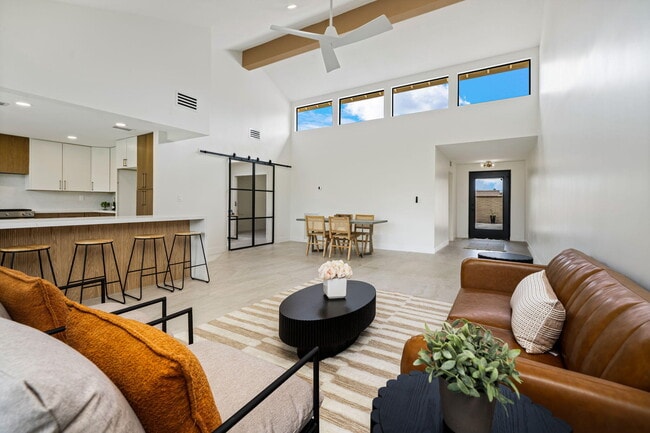 Building Photo - 179 Gran Via