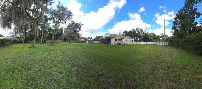 Building Photo - Charming Single Family Home with Beautiful...