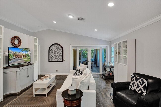 Building Photo - 1479 Sunset Way